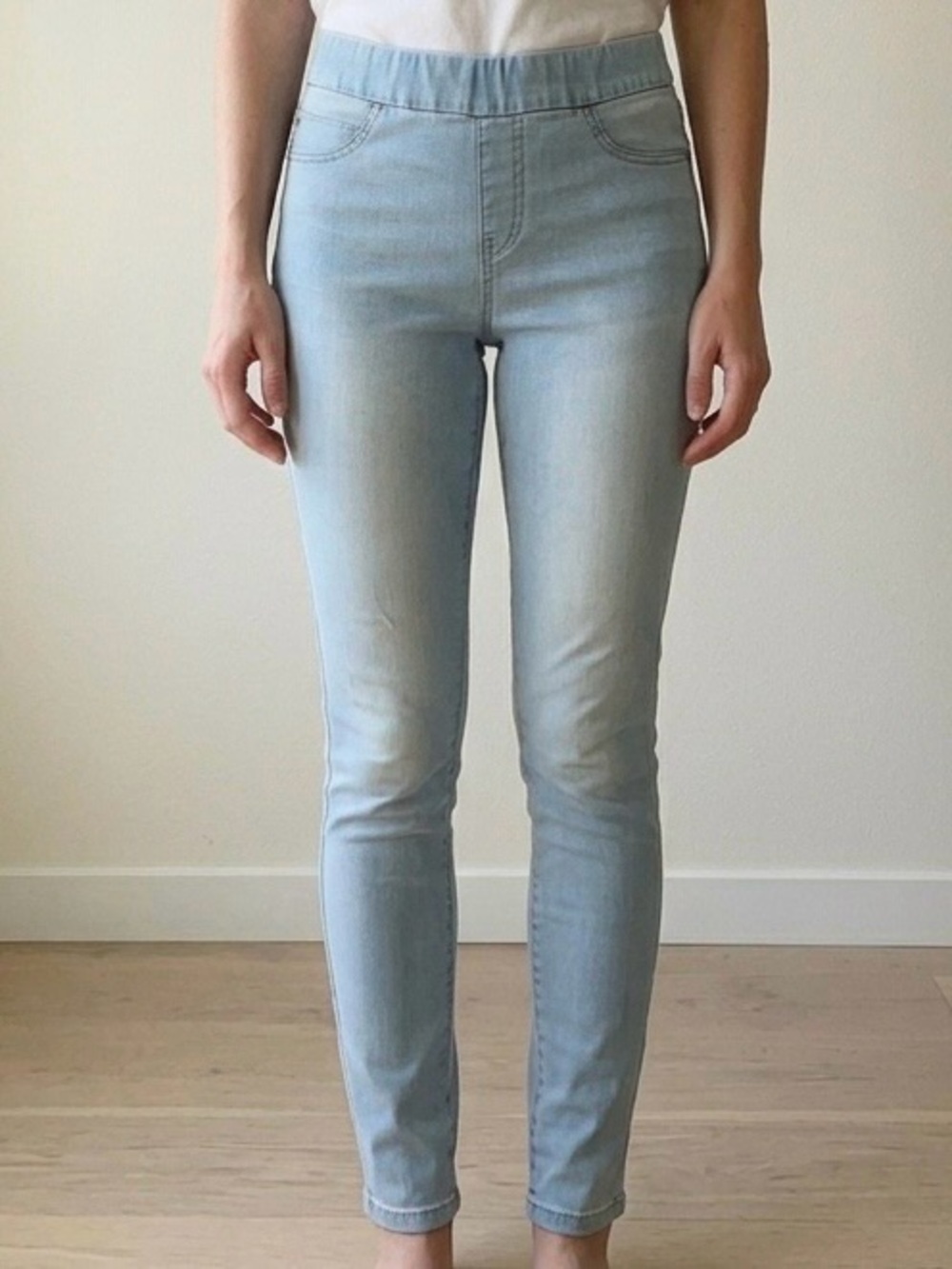 Liverpool Jeans Light Wash Pull-On Skinny Jeans Sz 6 EUC Slim Fit Elastic Waist
